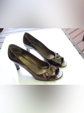 Stuart Weitzman peep toe pumps
